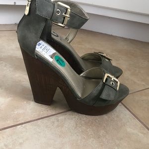 Olive green guess platforms never worn